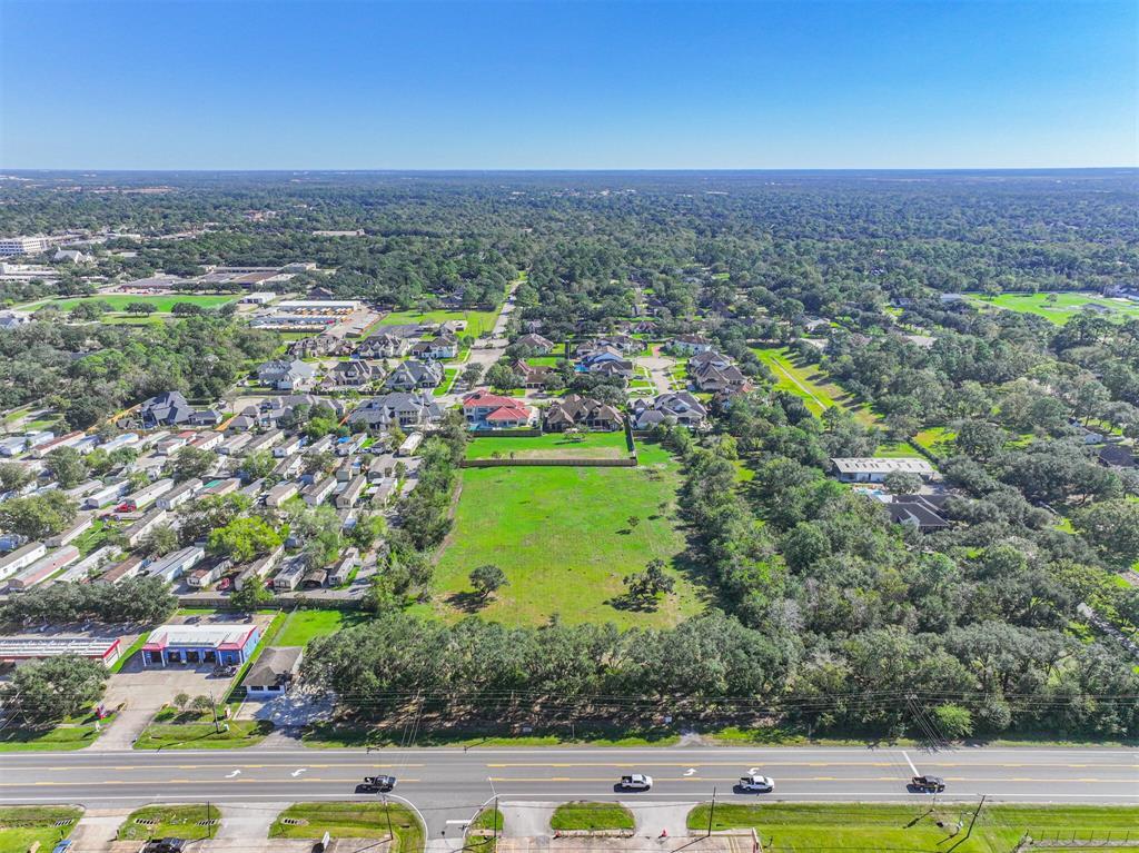 300 W Edgewood Dr, Friendswood, TX for Sale