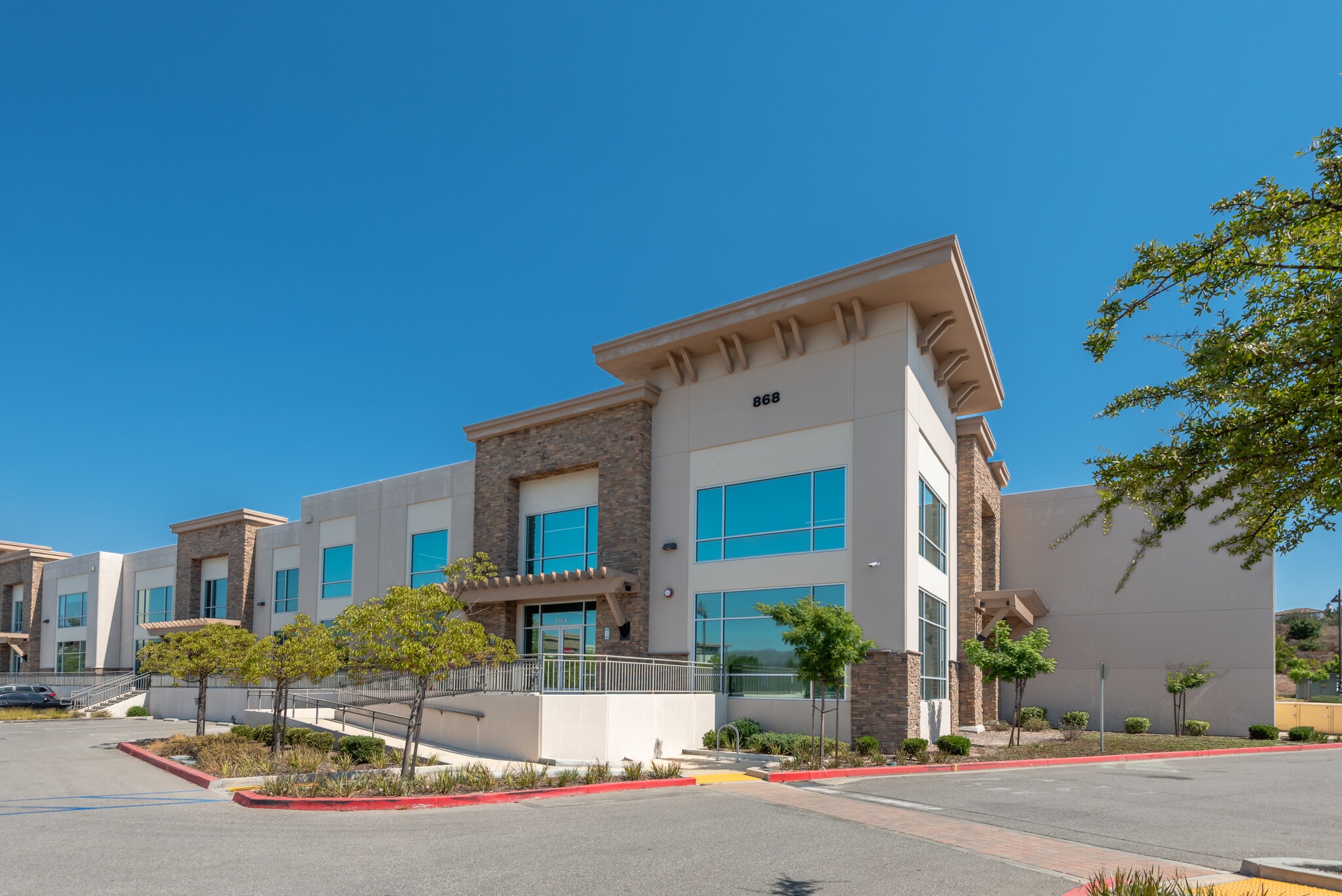 868 Patriot Dr, Moorpark, CA for Sale