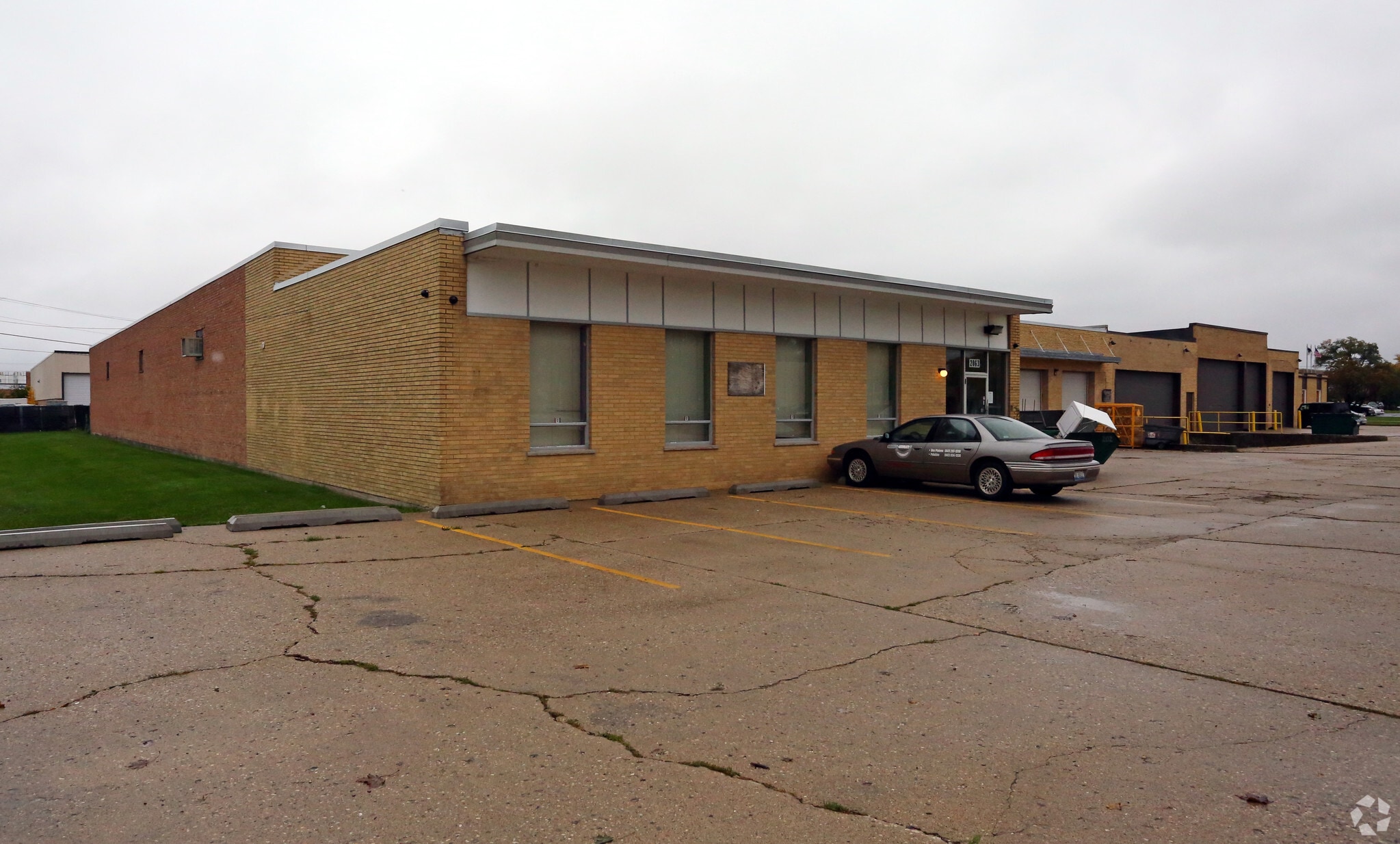 2063 Frontage Rd, Des Plaines, IL for Rent