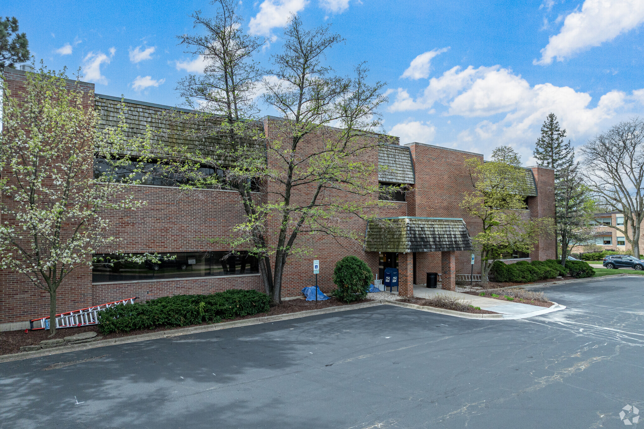 333 W Chestnut St, Hinsdale, IL for Rent