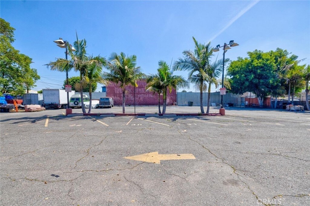 1437 E 61st St, Los Angeles, CA for Sale