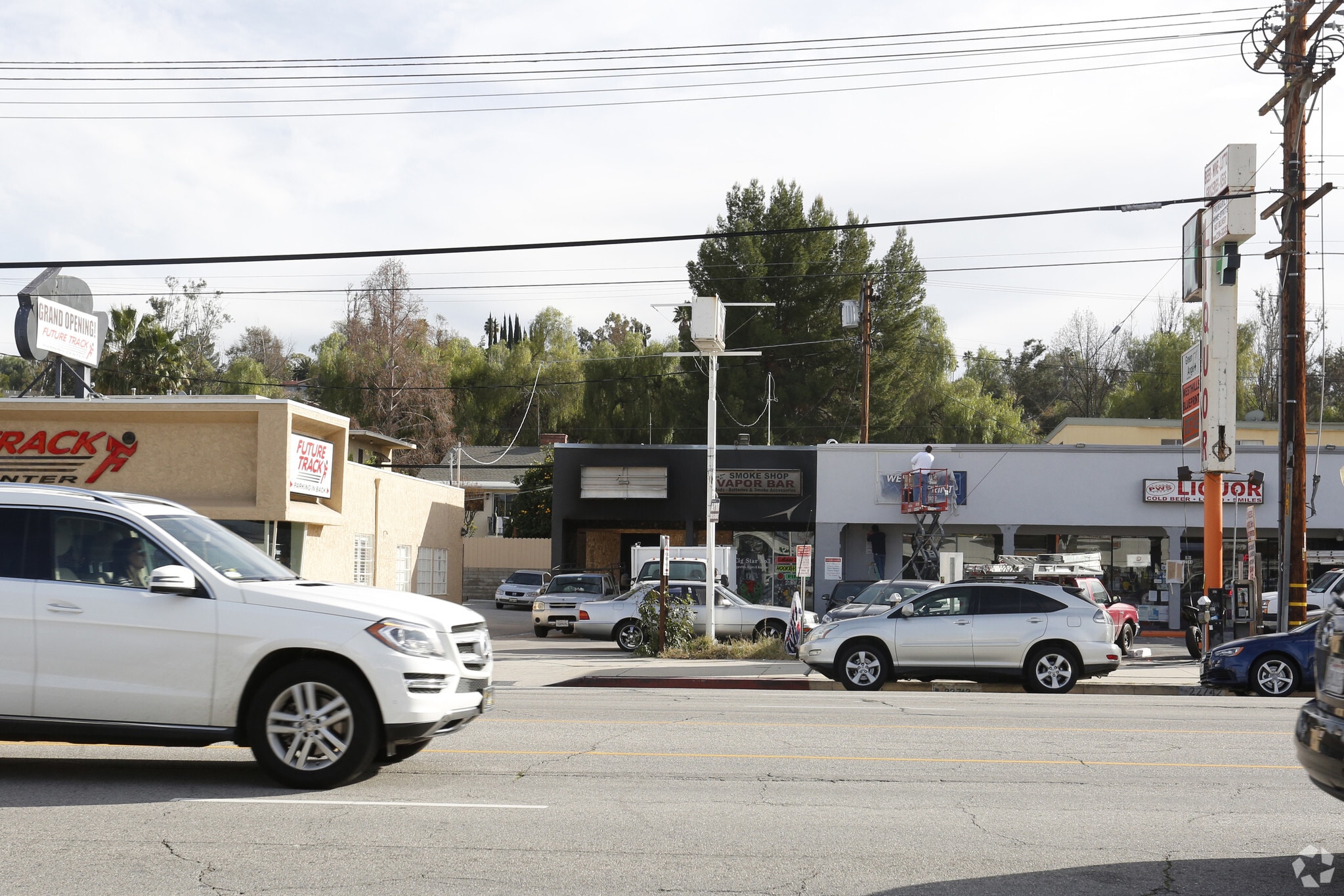 22738 Ventura Blvd, Woodland Hills, CA for Rent