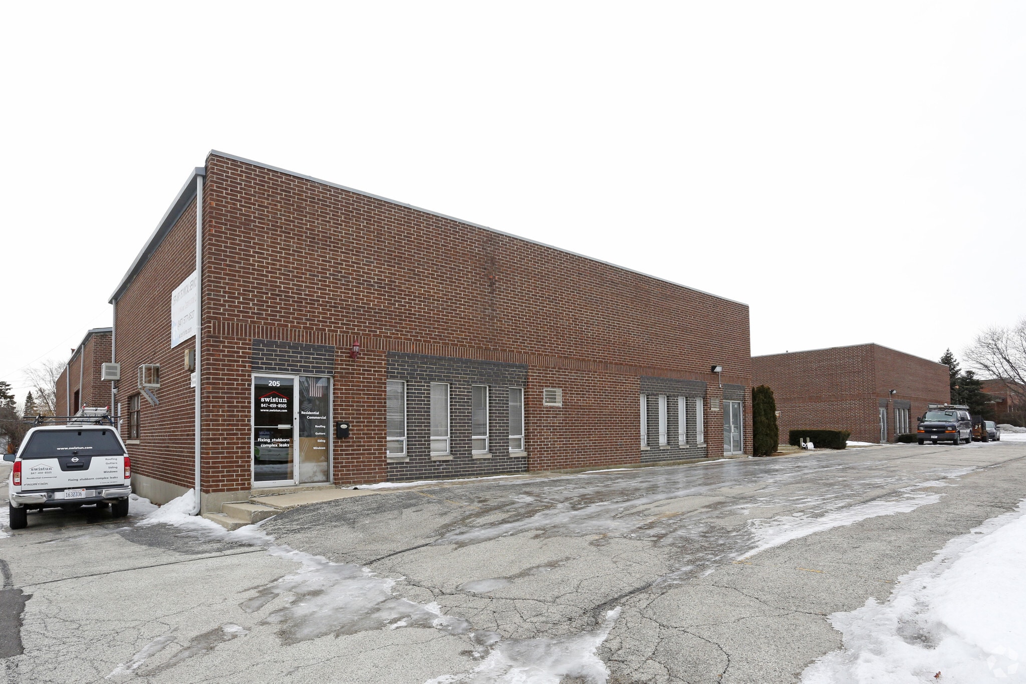 205221 W University Dr Arlington Heights, IL 60004 Flex Property for