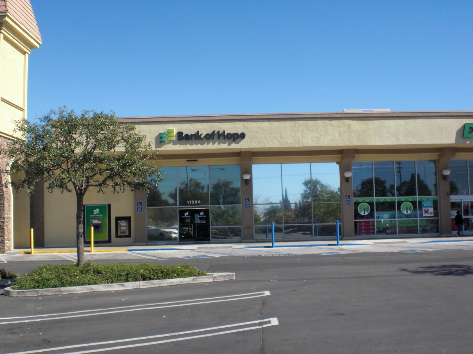 17500 Carmenita Rd Cerritos, CA 90703 Retail Property for Lease on