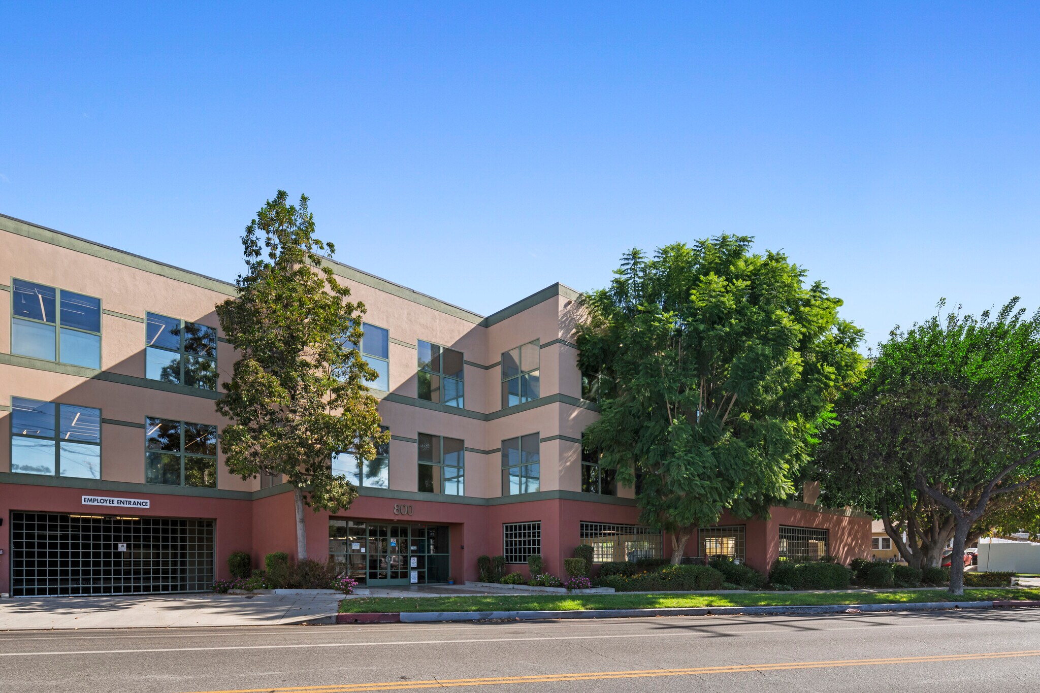 800 S Main St, Burbank, CA for Sale