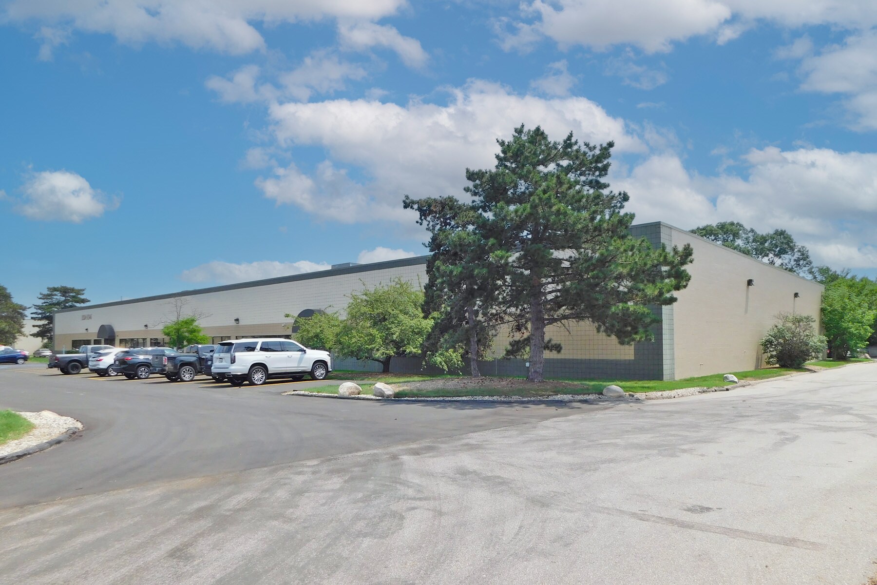 13241346 Rankin Dr Troy, MI 48083 Flex Property for Lease on