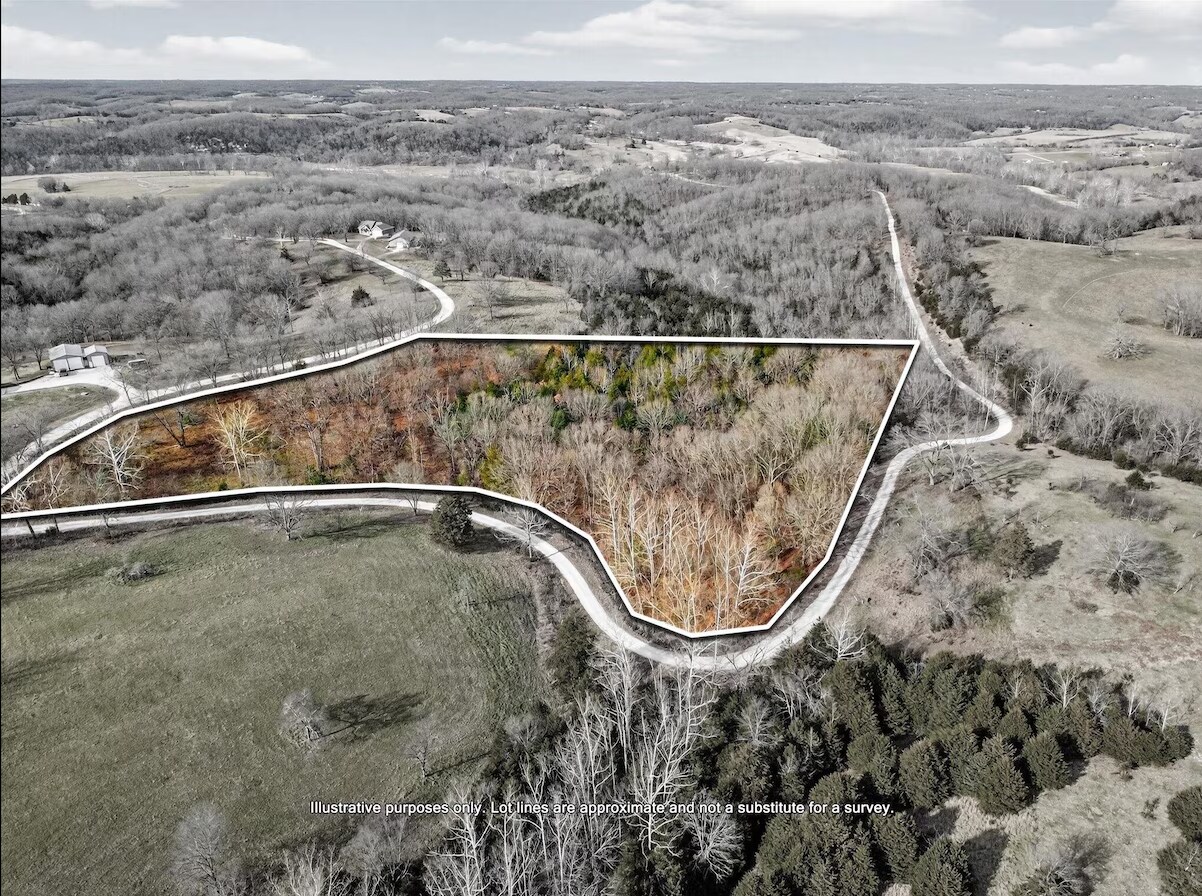 000 Regal Heights Ln, Galena, MO for Sale