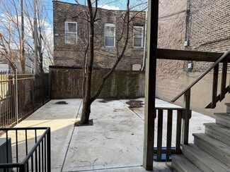 Chicago, IL Office/Retail - 2057 W Chicago Ave