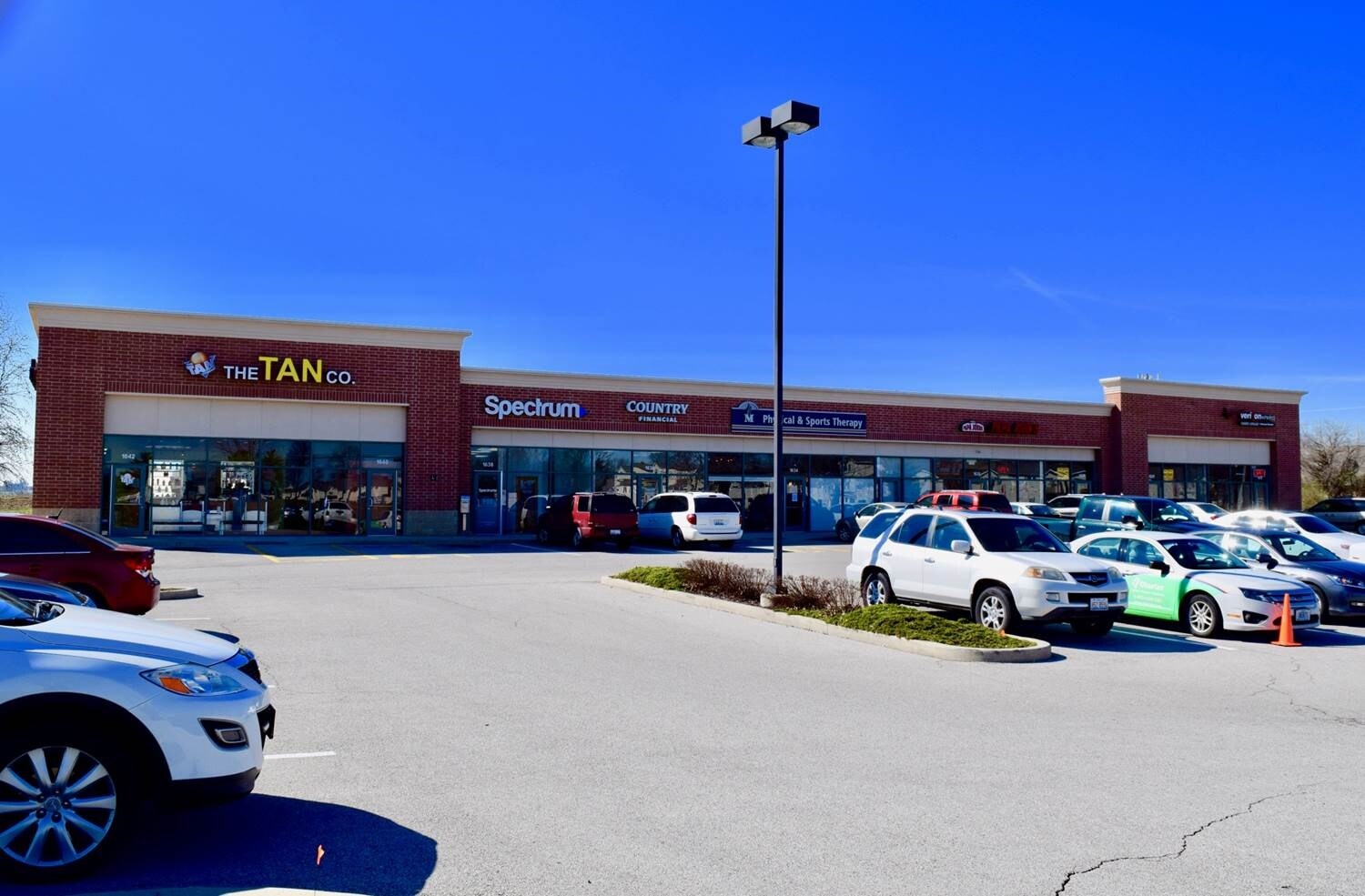 16241642 Carlyle Ave Belleville, IL 62221 Shopping Center Property