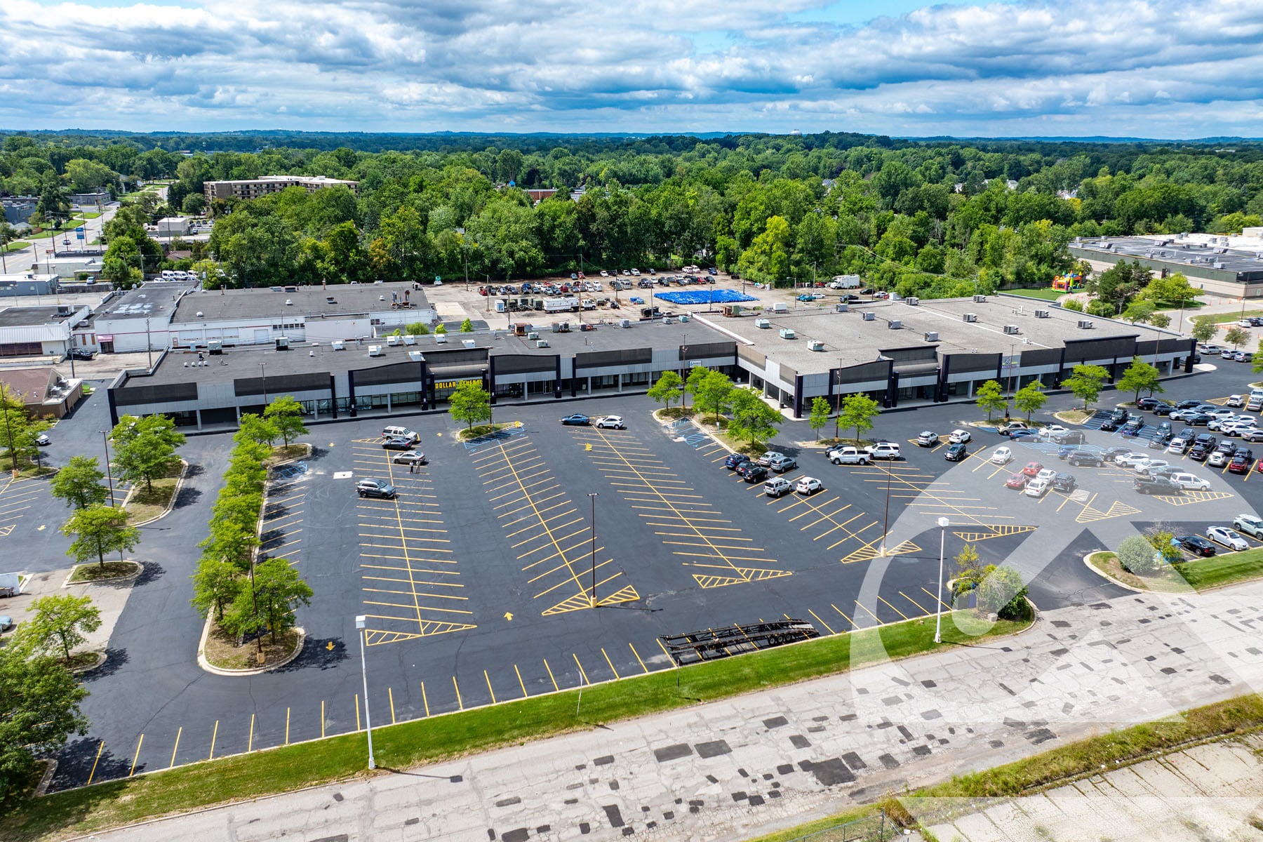 225-279 Summit Dr, Waterford, MI for Rent