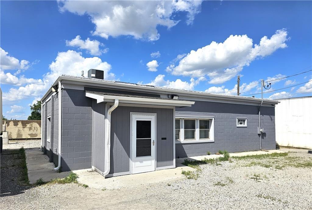 1230 Woodswether Rd, Kansas City, MO for Sale