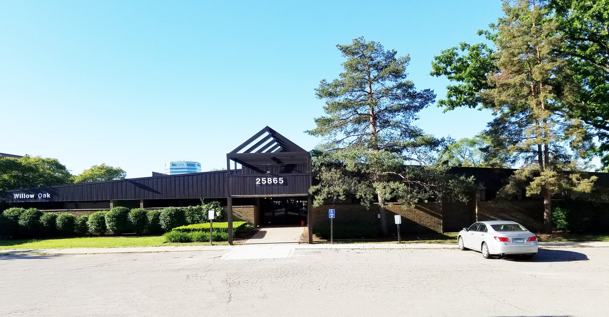 25865 W 12 Mile Rd, Southfield, MI for Rent