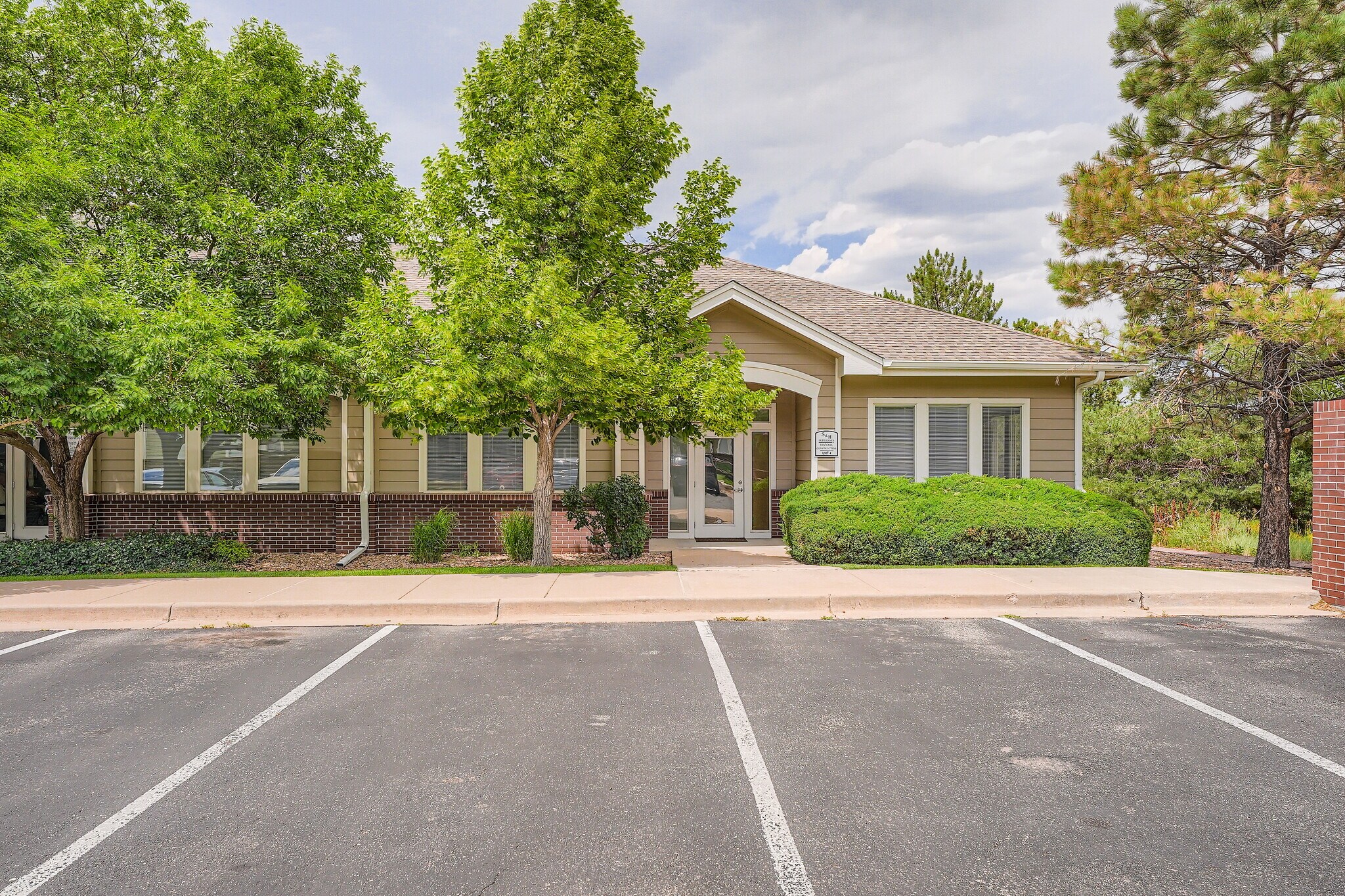 2220 S Fraser St, Aurora, CO for Sale