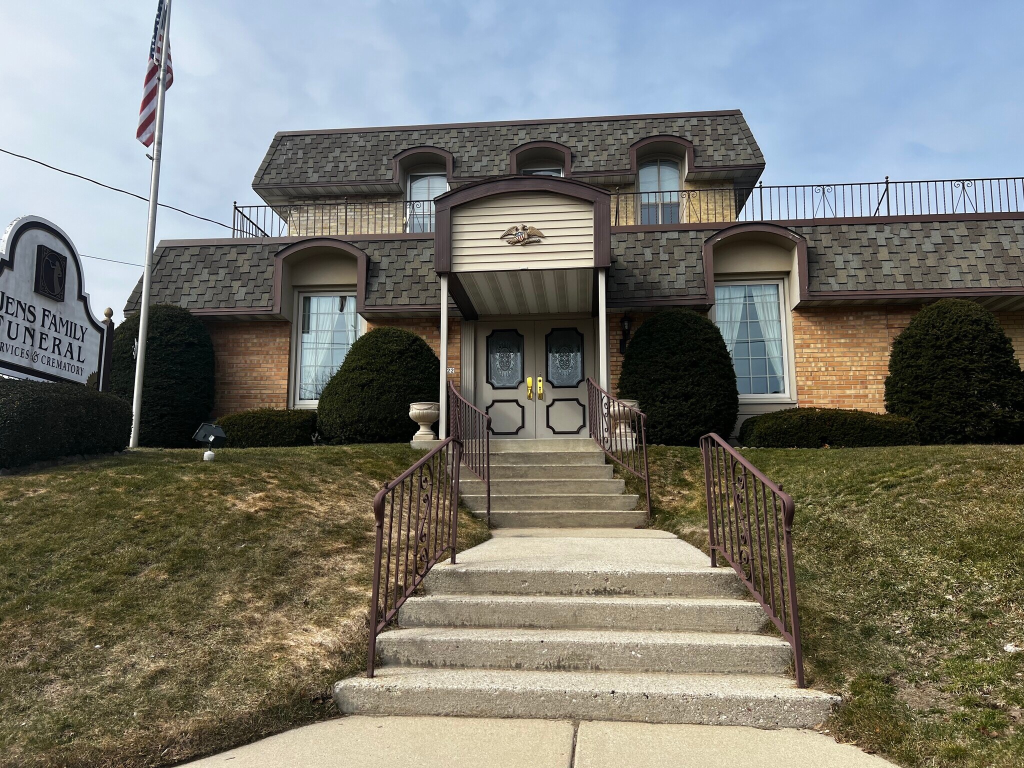 1122 S 8th St, Manitowoc, WI for Sale