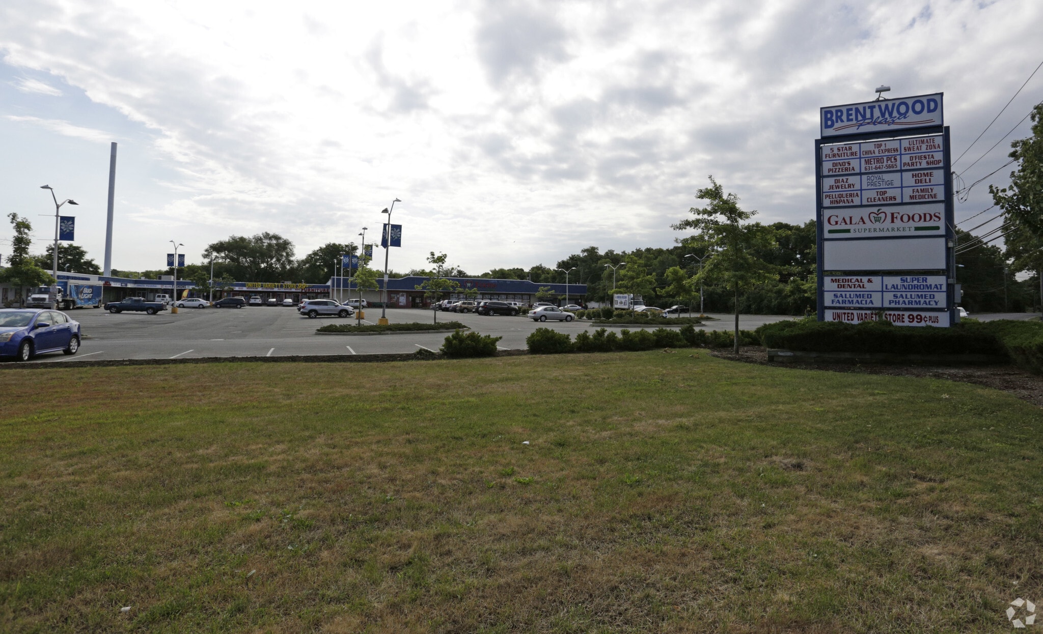 753 Commack Rd, Brentwood, NY for Rent