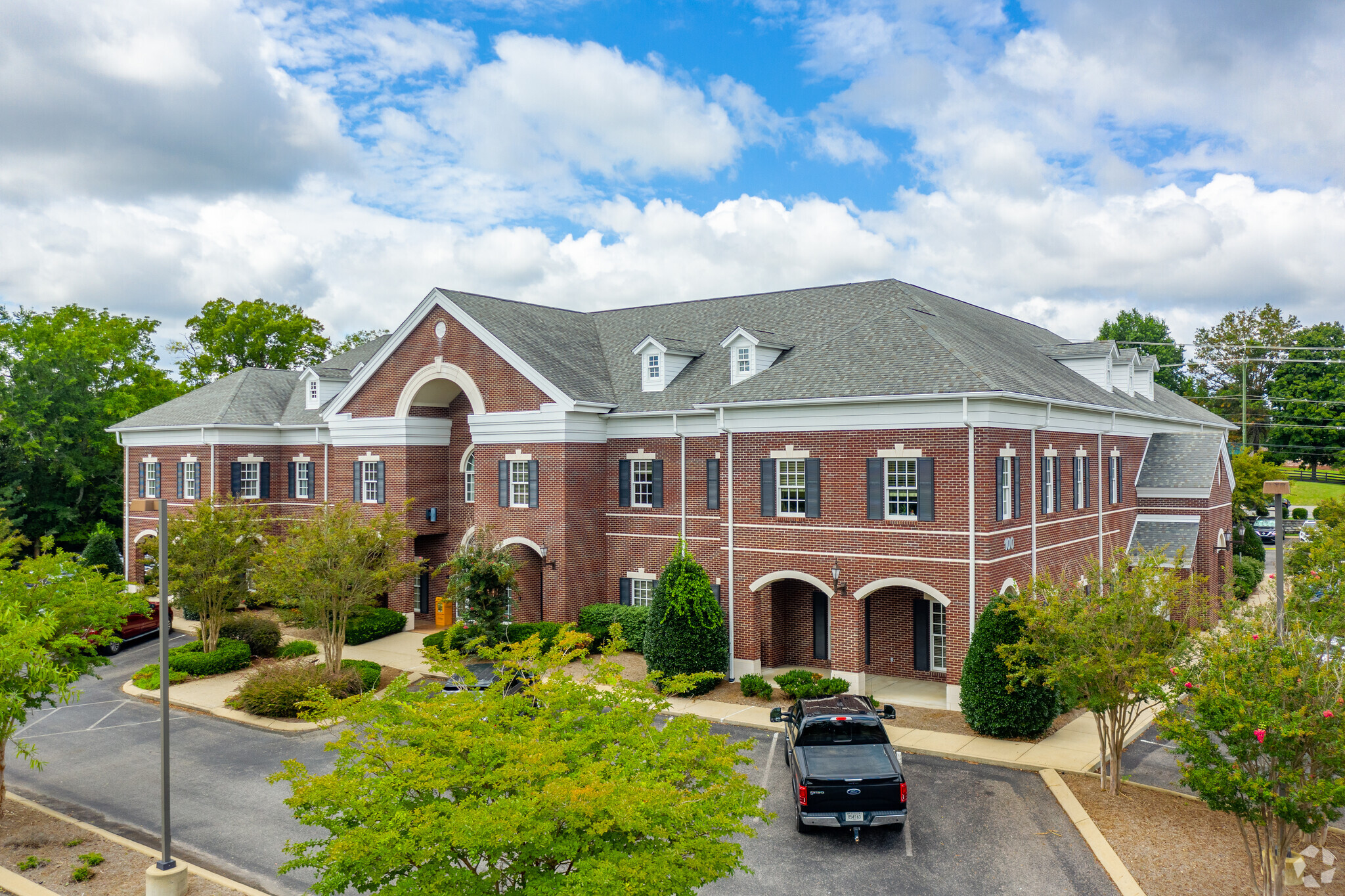 100 Country Club Dr, Hendersonville, TN for Sale