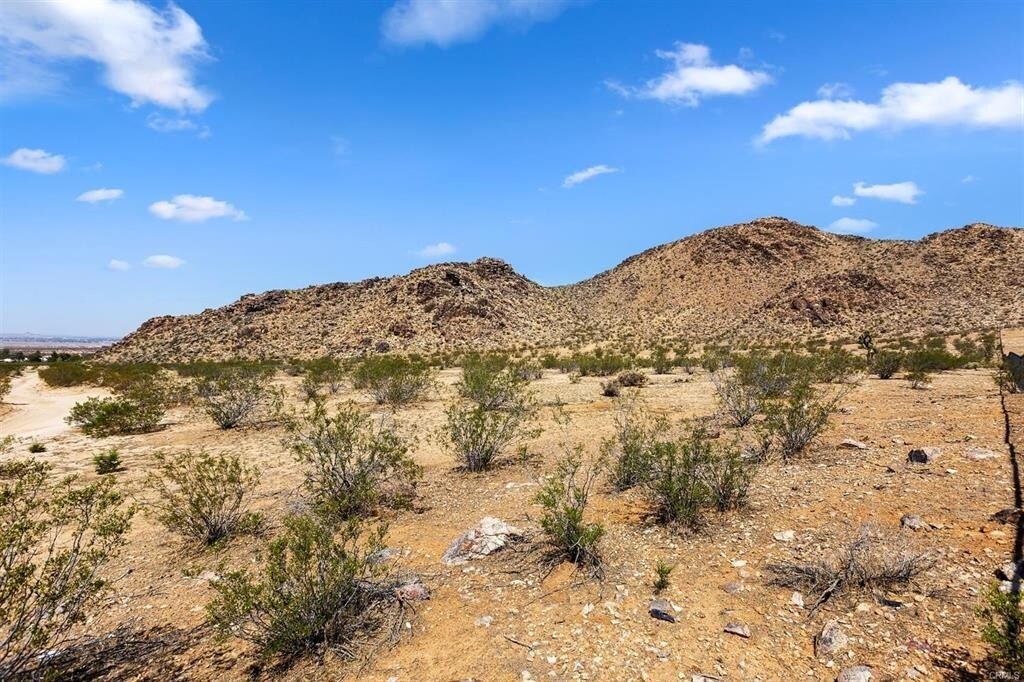 25522 Clark Dr, Apple Valley, CA for Sale