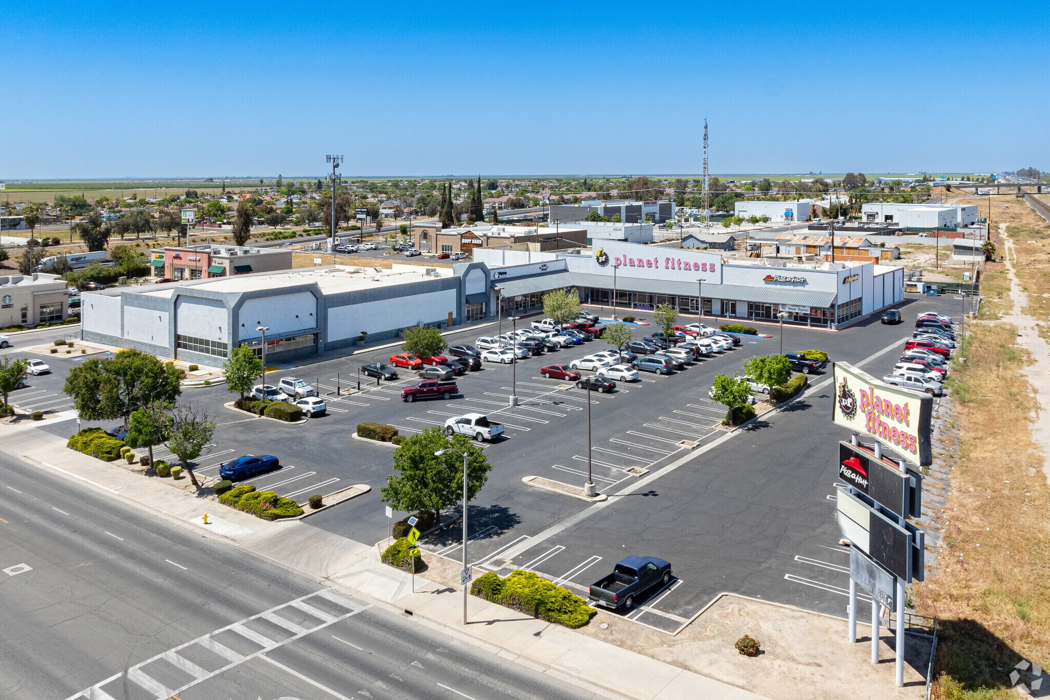 601-633 Cecil Ave, Delano, CA for Rent