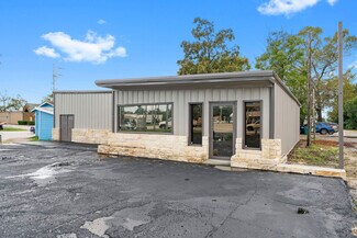 Willis, TX Industrial - 107 N Danville St