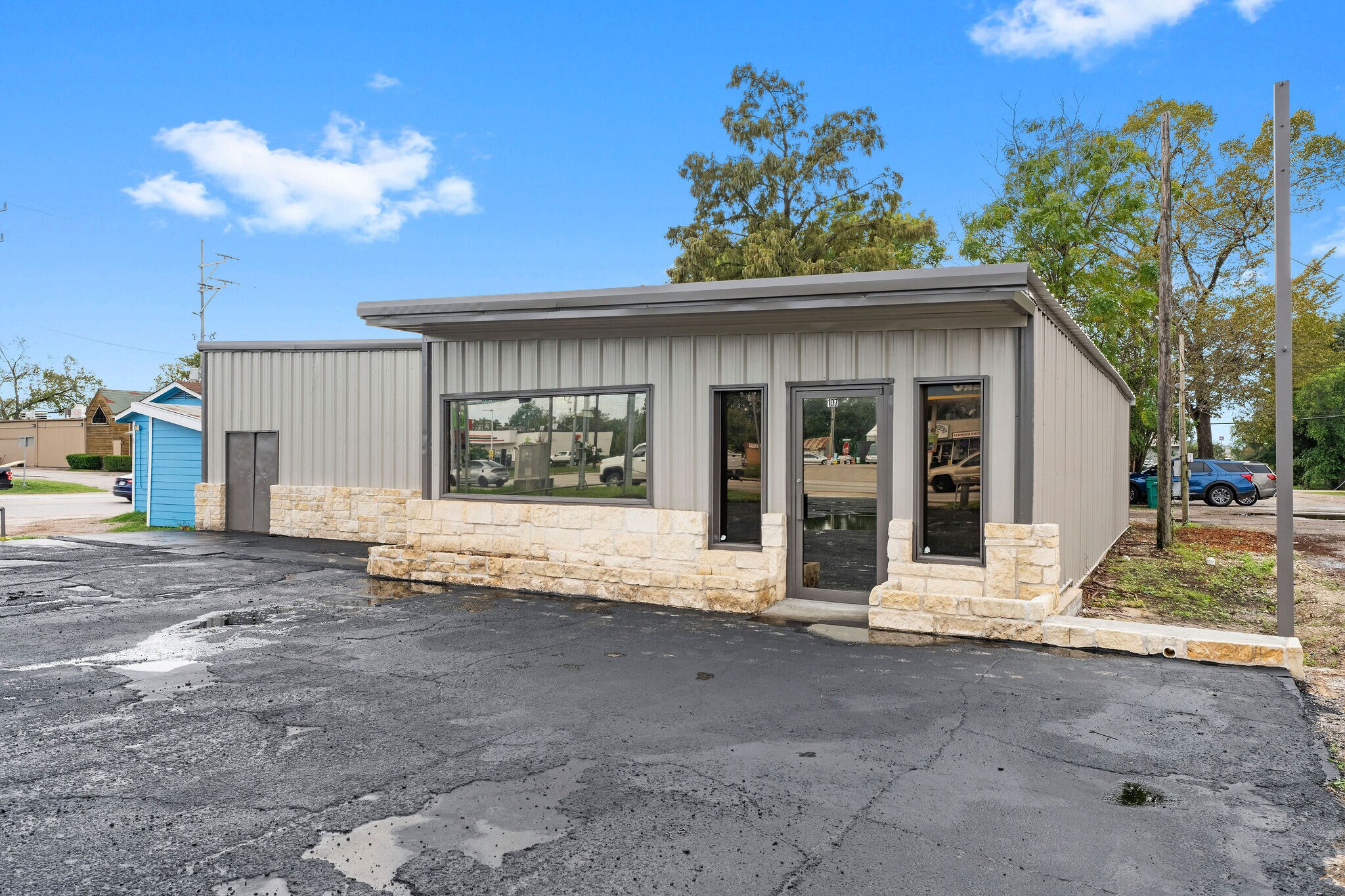 107 N Danville St, Willis, TX for Rent
