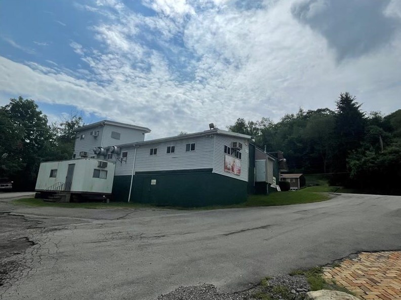 1020 Sharon Rd, Beaver, PA for Sale