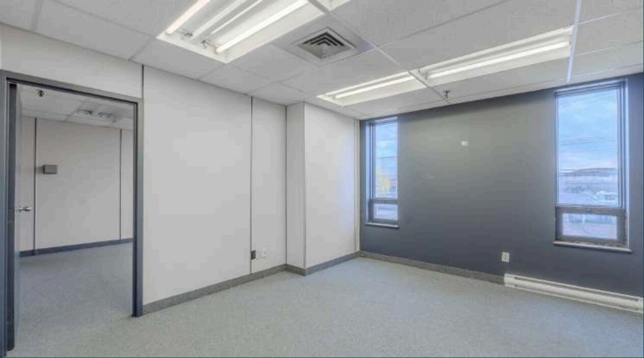 453 Rue Deslauriers, Saint-Laurent, QC for Rent