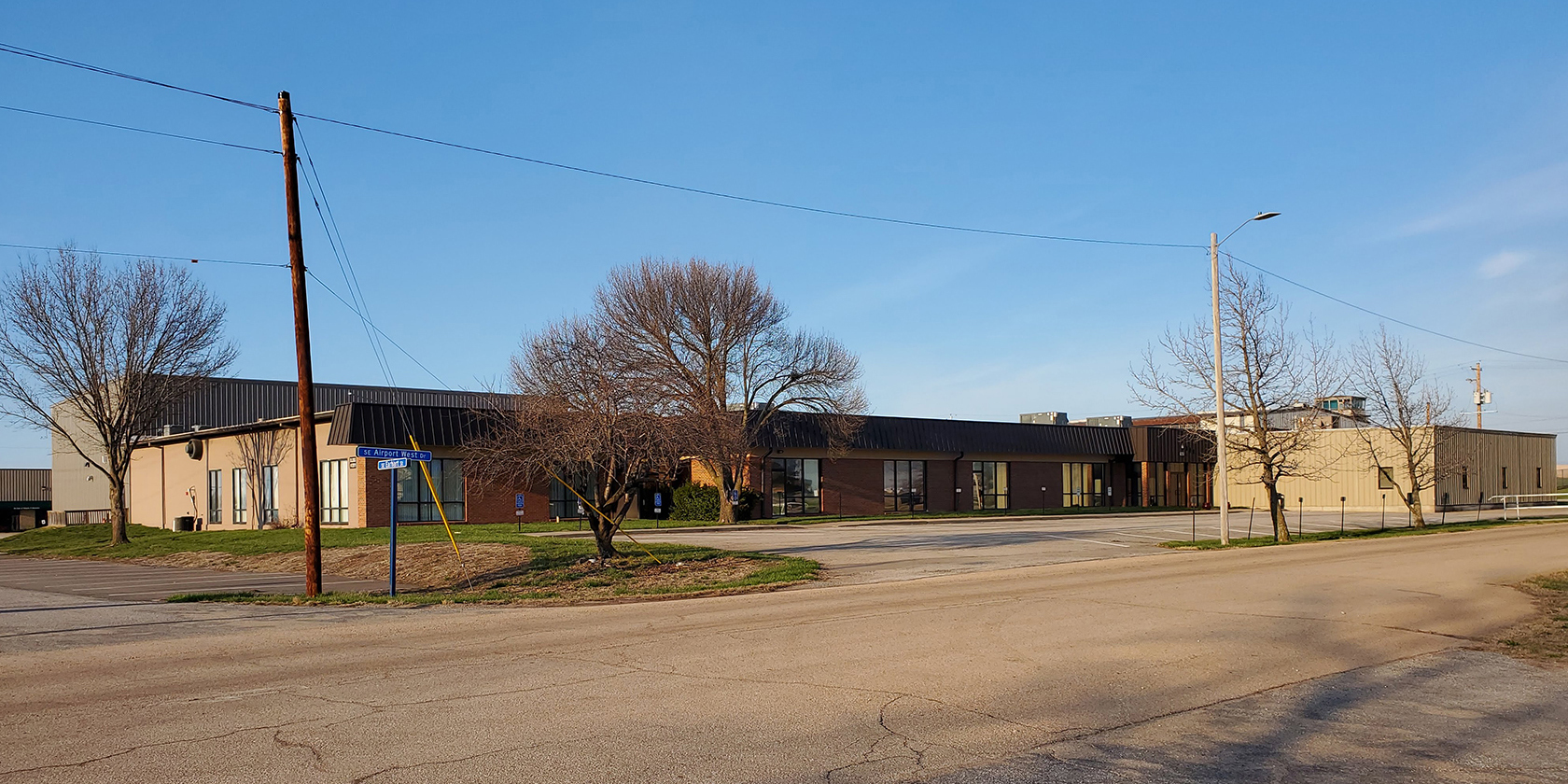 650 SE Airport West Dr, Topeka, KS for Rent