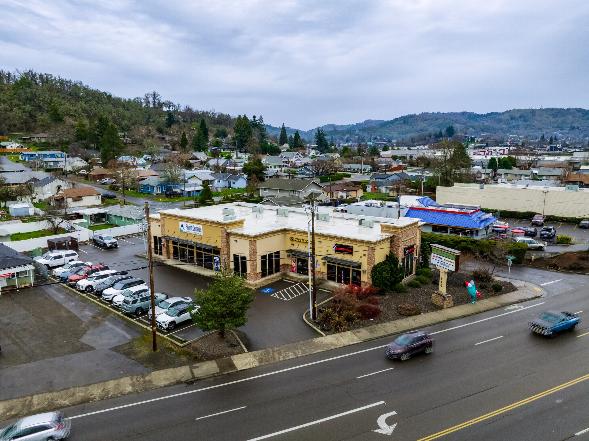940 NW Garden Valley Blvd, Roseburg, OR for Rent