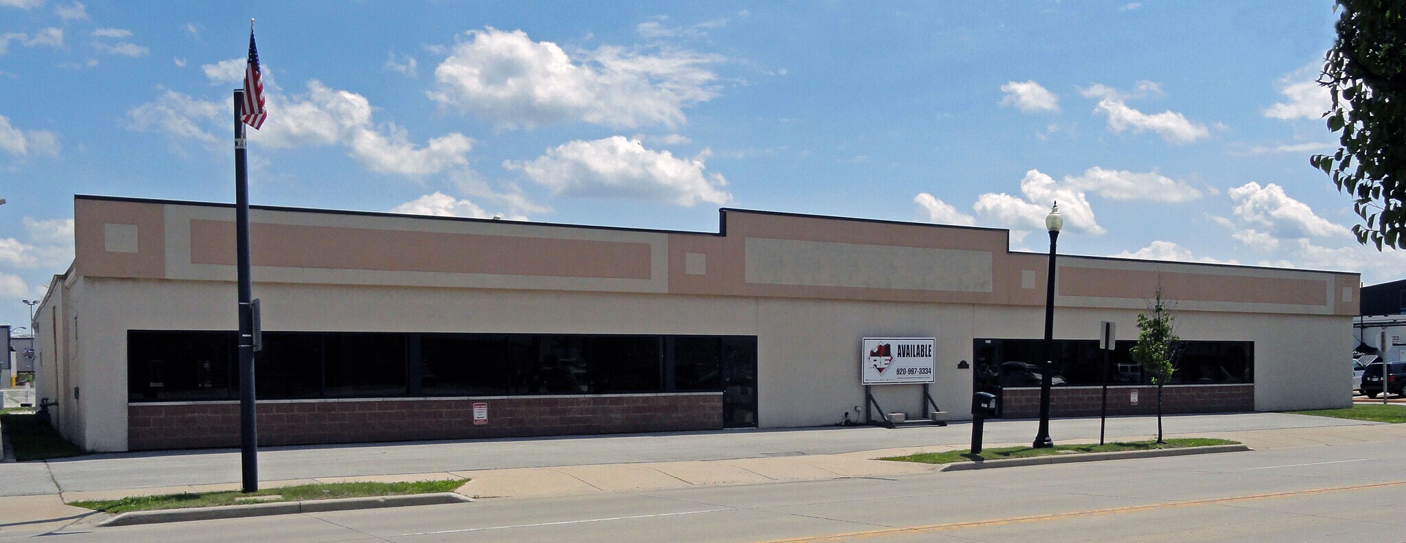 1931 Holmgren Way Green Bay, WI 54304 Retail Property for Lease on