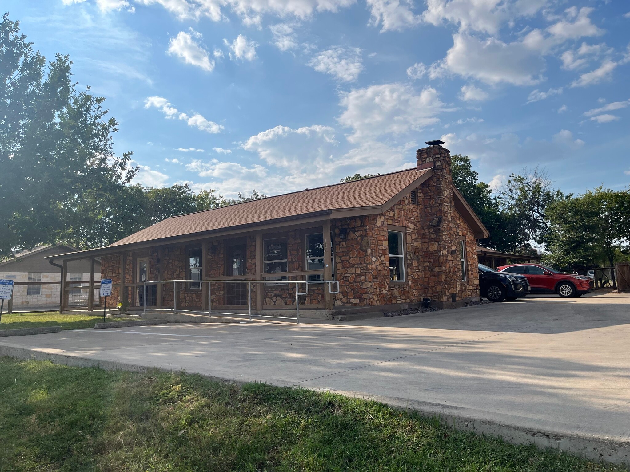 104 Northwest Dr, Round Rock, TX for Sale