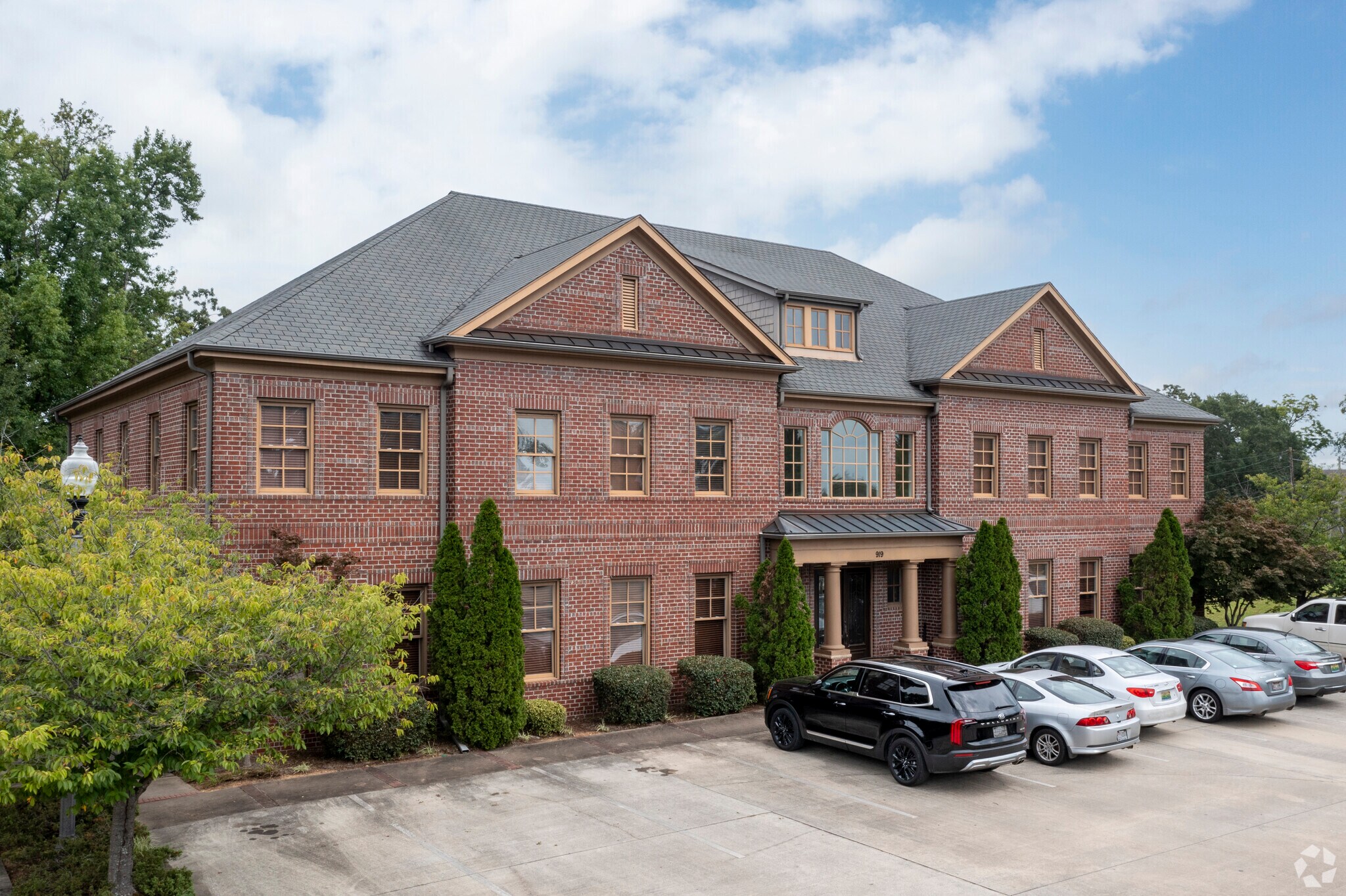 919 Sharit Ave, Gardendale, AL for Rent