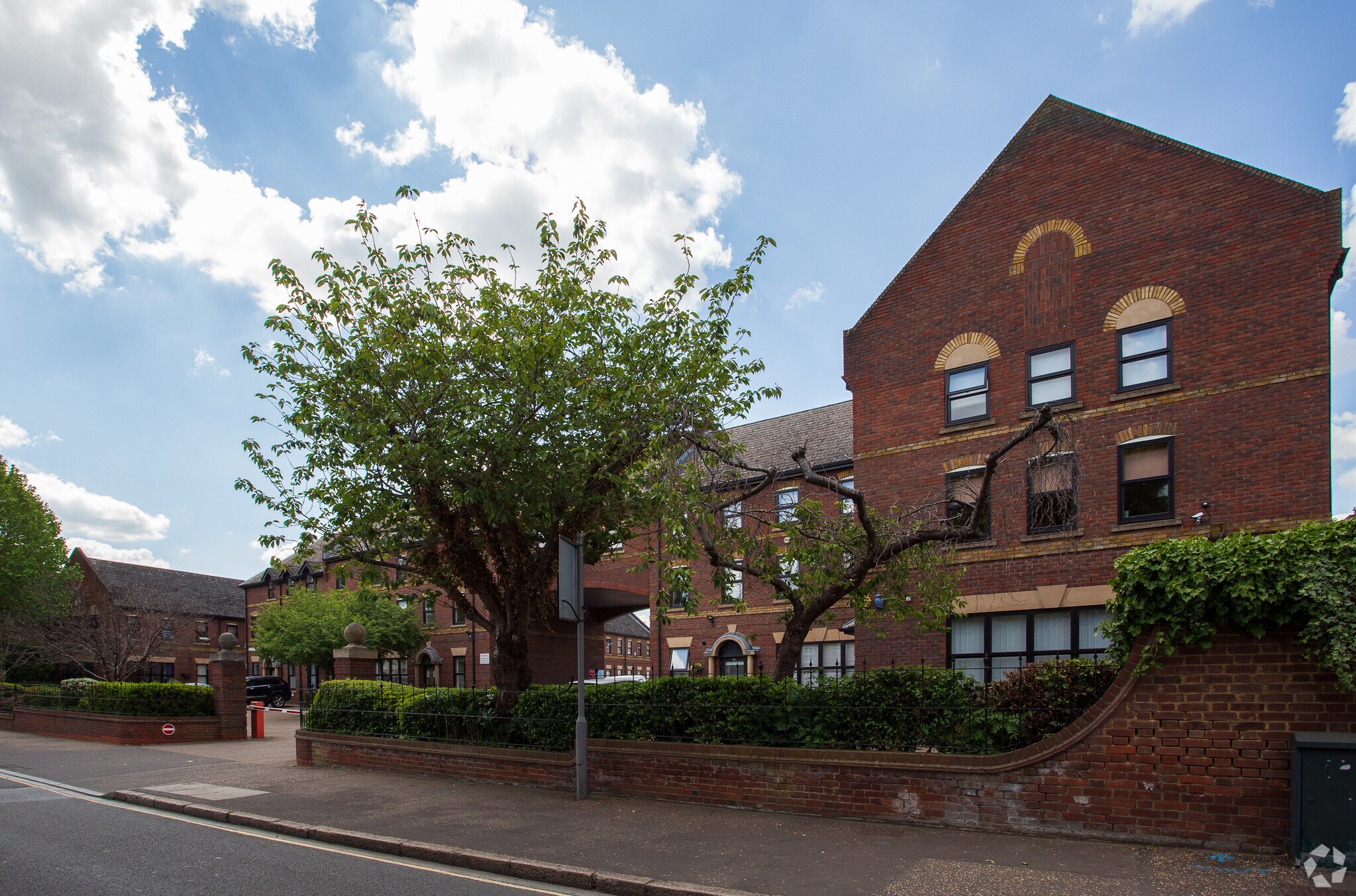 High St, Hampton, MDS for Rent