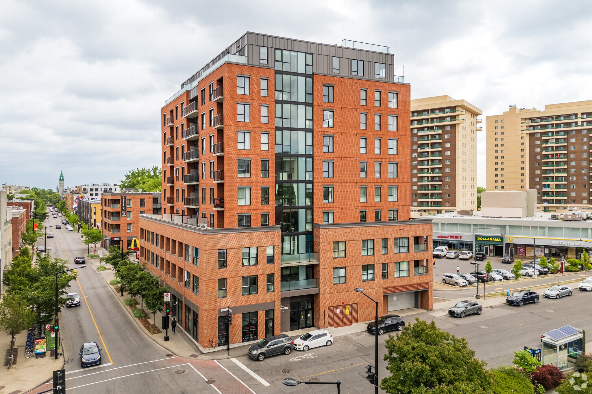2620-2660 Rue Ontario E, Montréal, QC for Rent