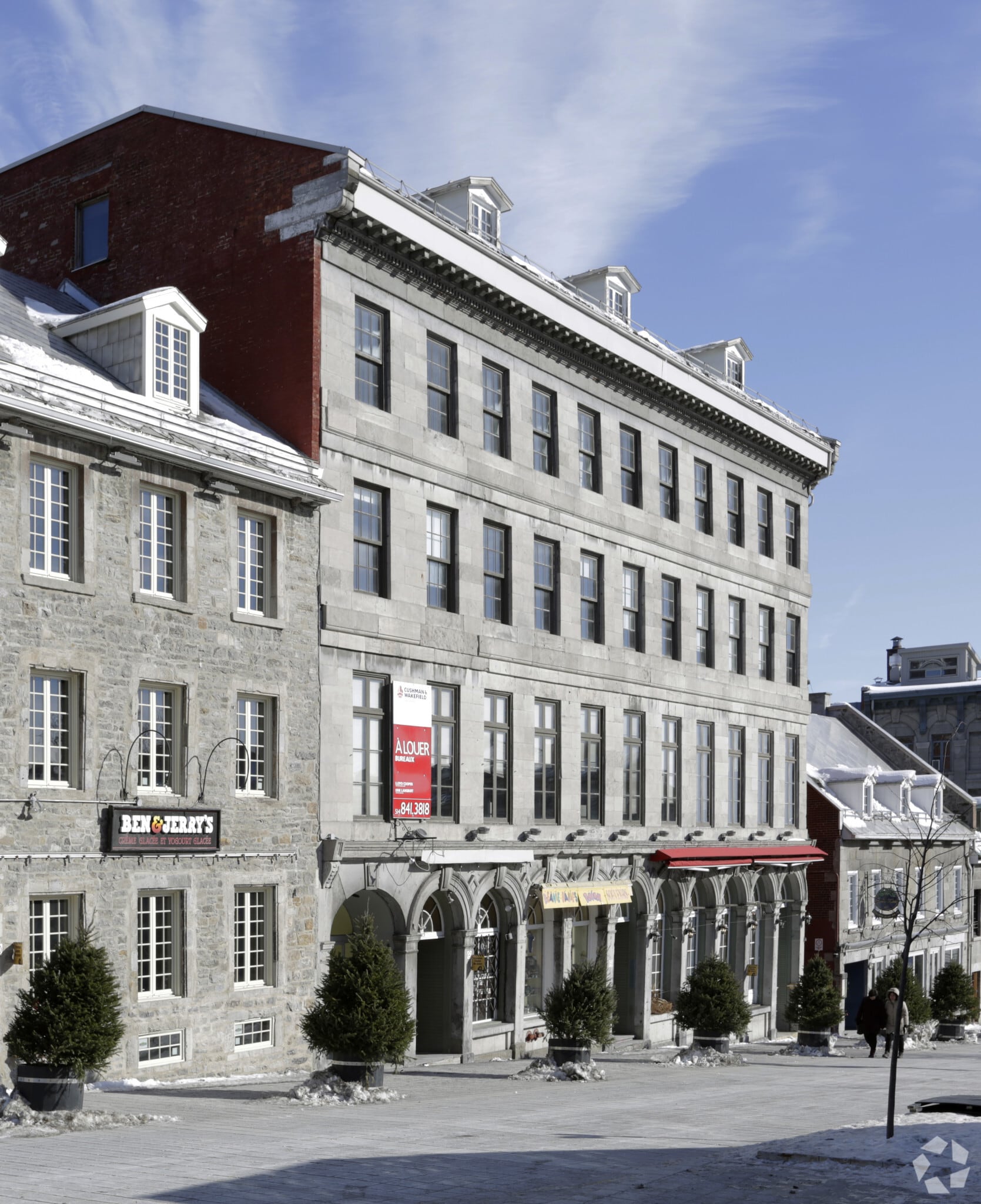 417-425 Pl Jacques-Cartier, Montréal, QC for Rent