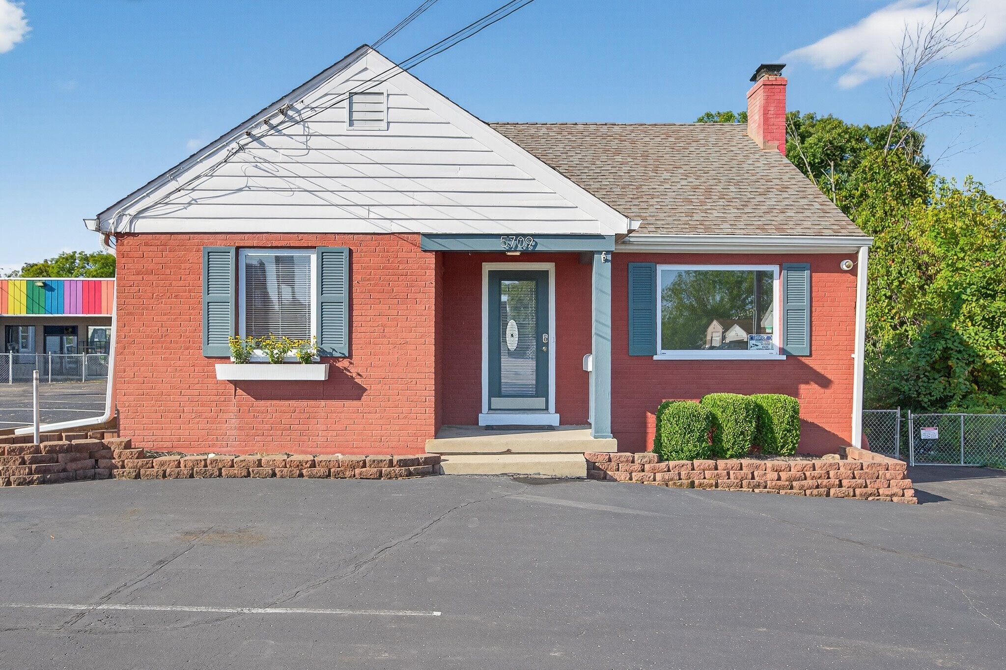 5709 Cheviot Rd, White Oak, OH for Sale