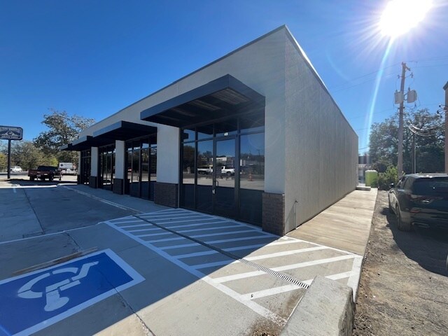 808 US Highway 90 W, Castroville, TX for Rent