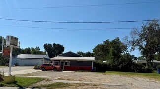 Floris, IA Multi-Family - 104 W Main St