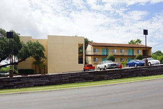 San Antonio, TX Apartments - 5050 Fredericksburg Rd