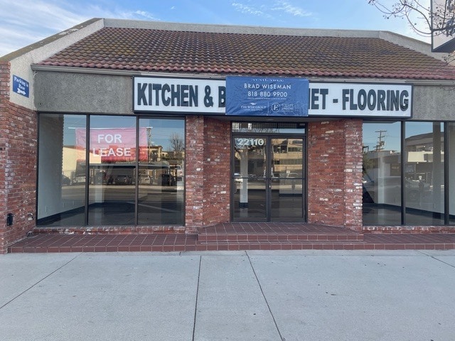 22110 Ventura Blvd, Woodland Hills, CA for Rent