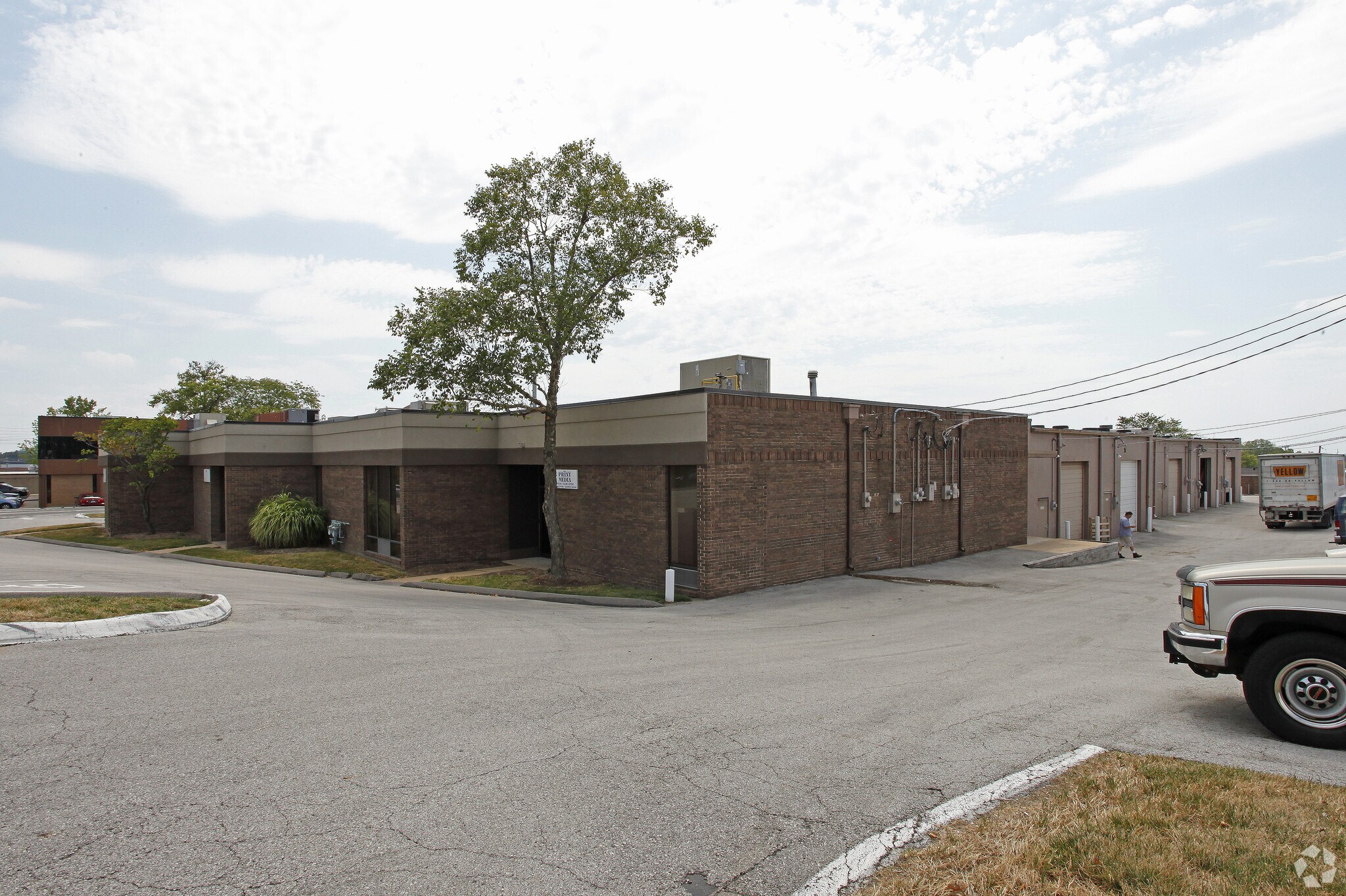 10715-10727 Indian Head Industrial Dr, Creve Coeur, MO for Rent