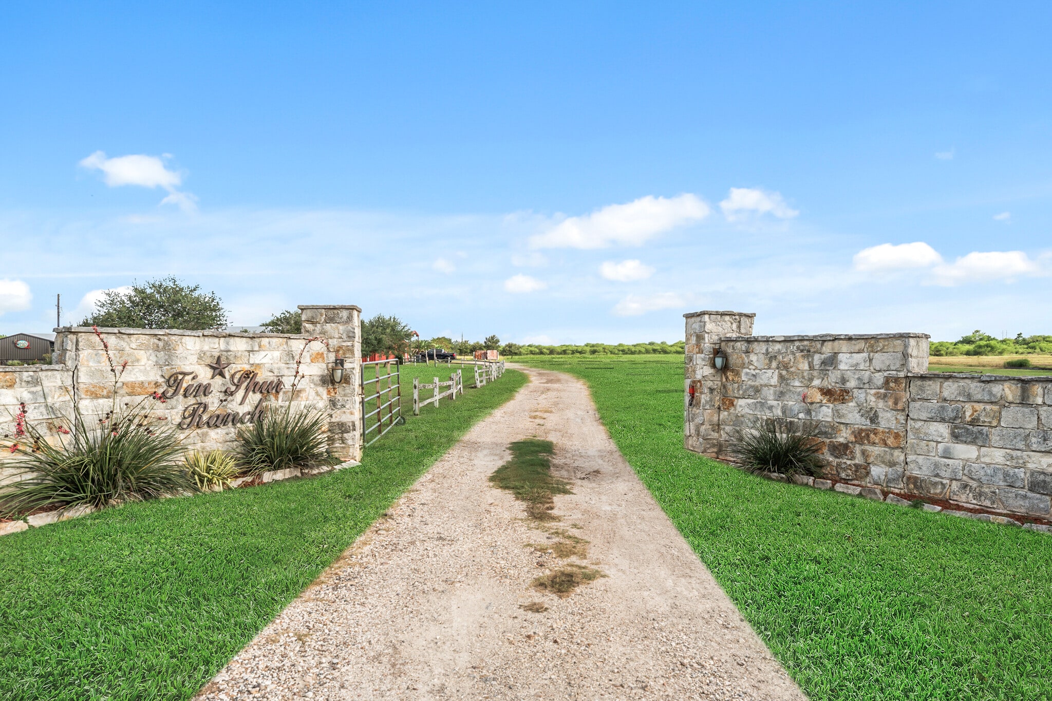 2683 Old Highway Rd, Inez, TX for Sale
