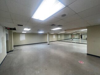 Kew Gardens, NY Apartments - 11940 Metropolitan Ave