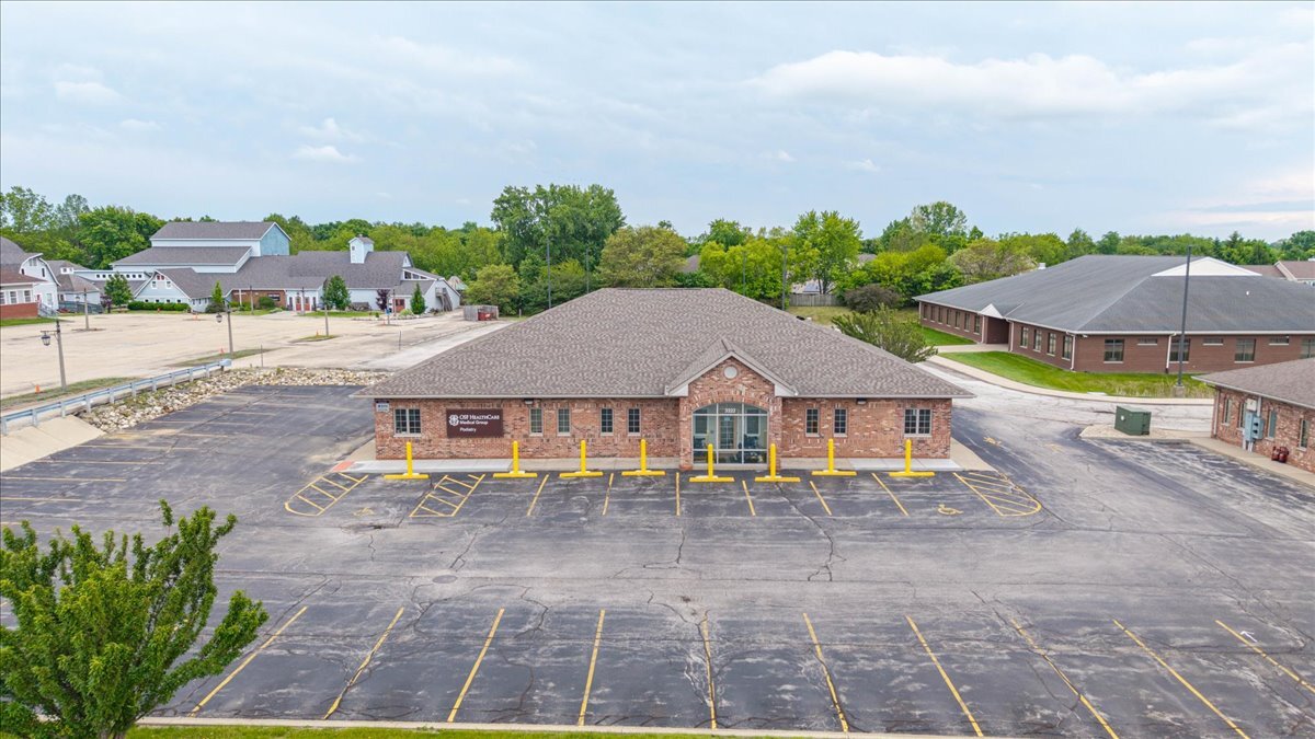 3322 W Willow Knolls Rd, Peoria, IL for Sale