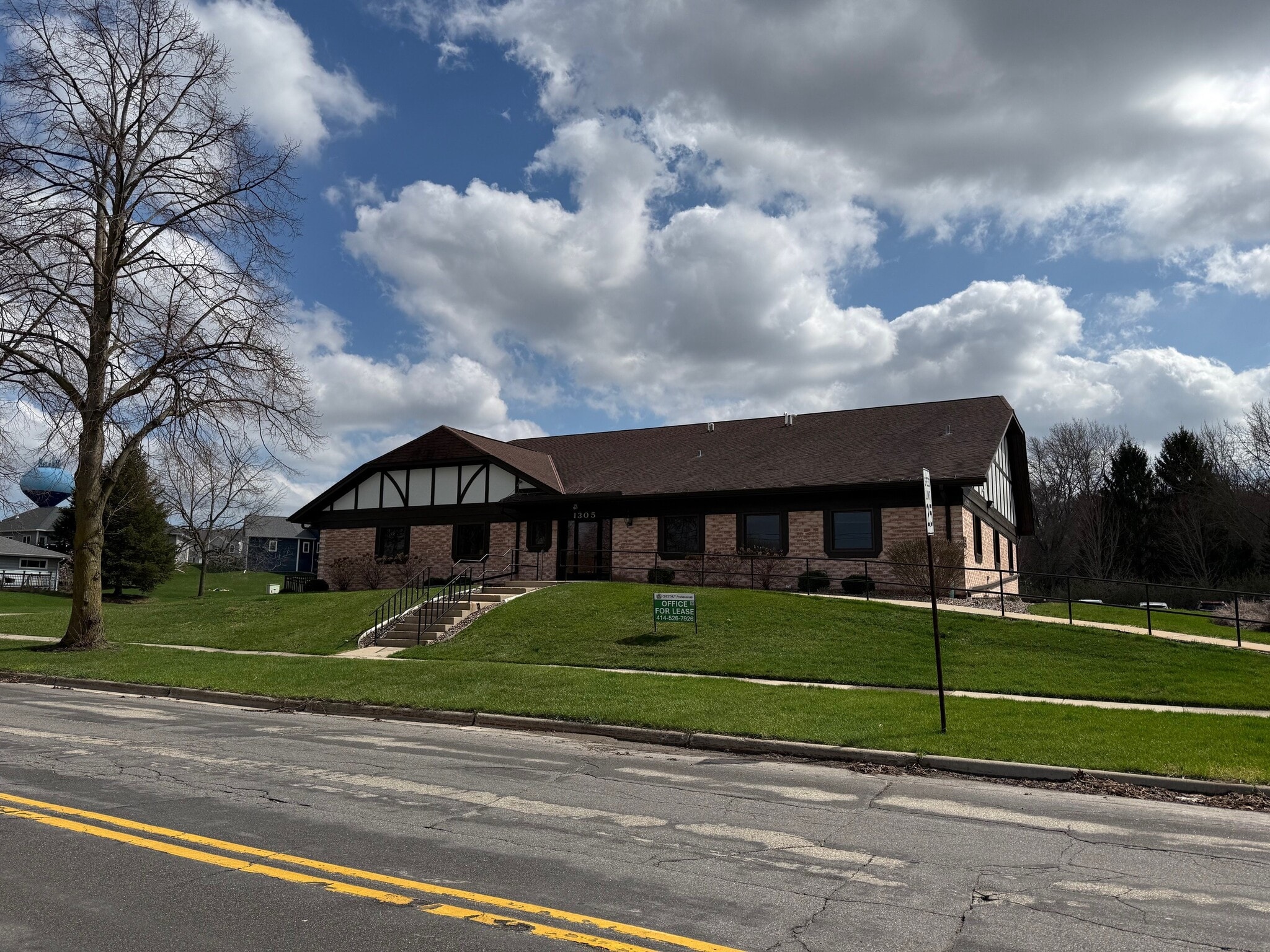 1305 Chestnut St, West Bend, WI for Rent