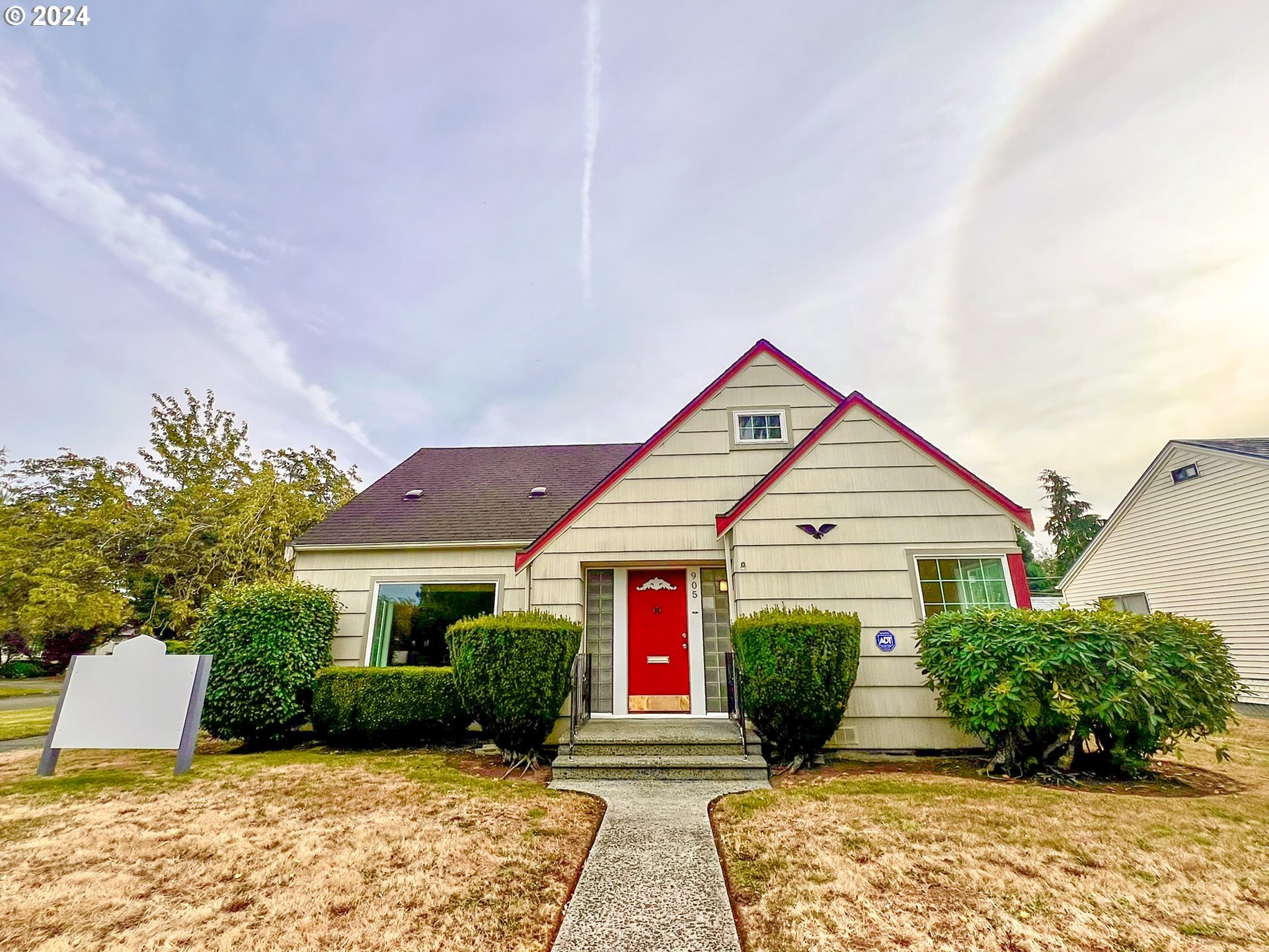 905 Broadway St, Longview, WA for Sale