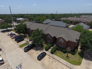 College Station, TX Apartments - 905 Balcones Dr