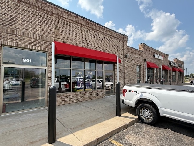 905 W Clairemont Ave, Eau Claire, WI for Rent