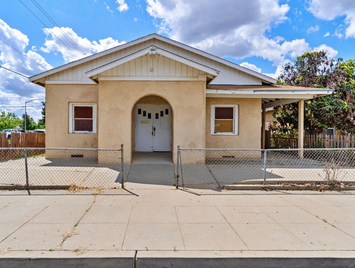 900 Sonora St, Madera, CA for Sale