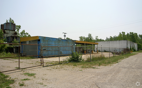 2400 S Gharkey St, Muncie, IN for Sale
