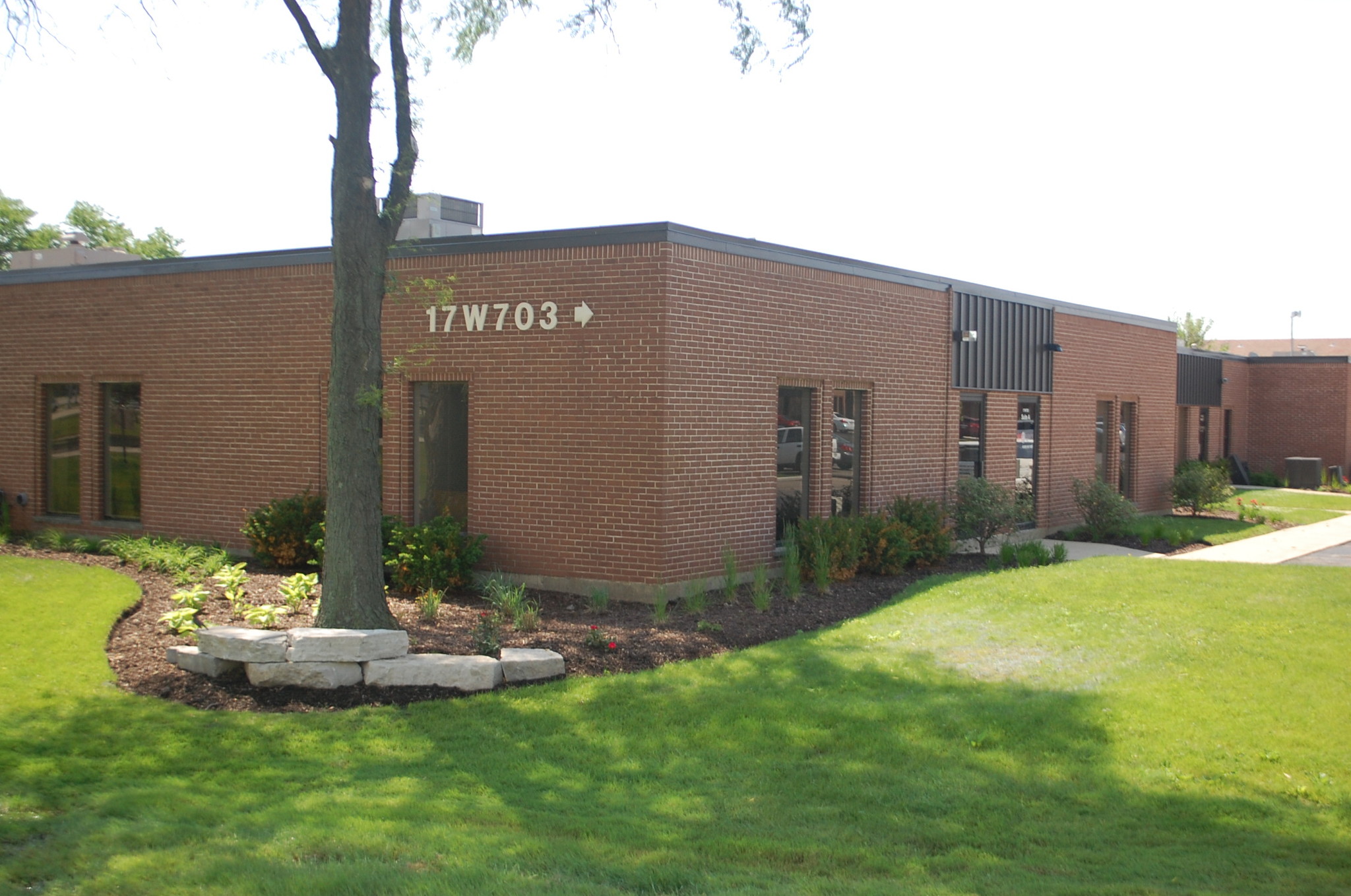 17W695-17W745 Butterfield Rd, Oakbrook Terrace, IL for Rent